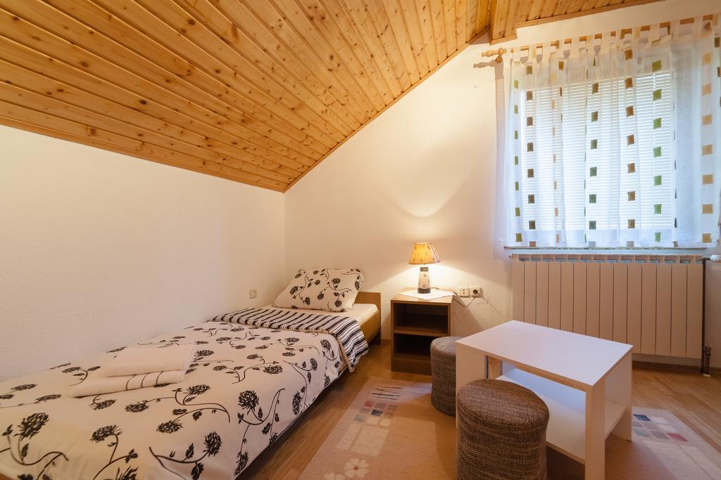 Apartment Luketic Slunj Buitenkant foto